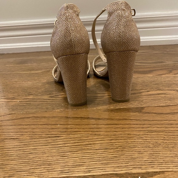 Le Chateau Crystal Detailed Heels size 7 - Picture 4 of 5
